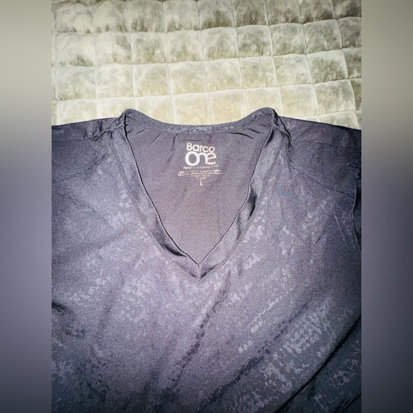 Barco One - Embrace Snake print scrub top - Picture 2 of 10